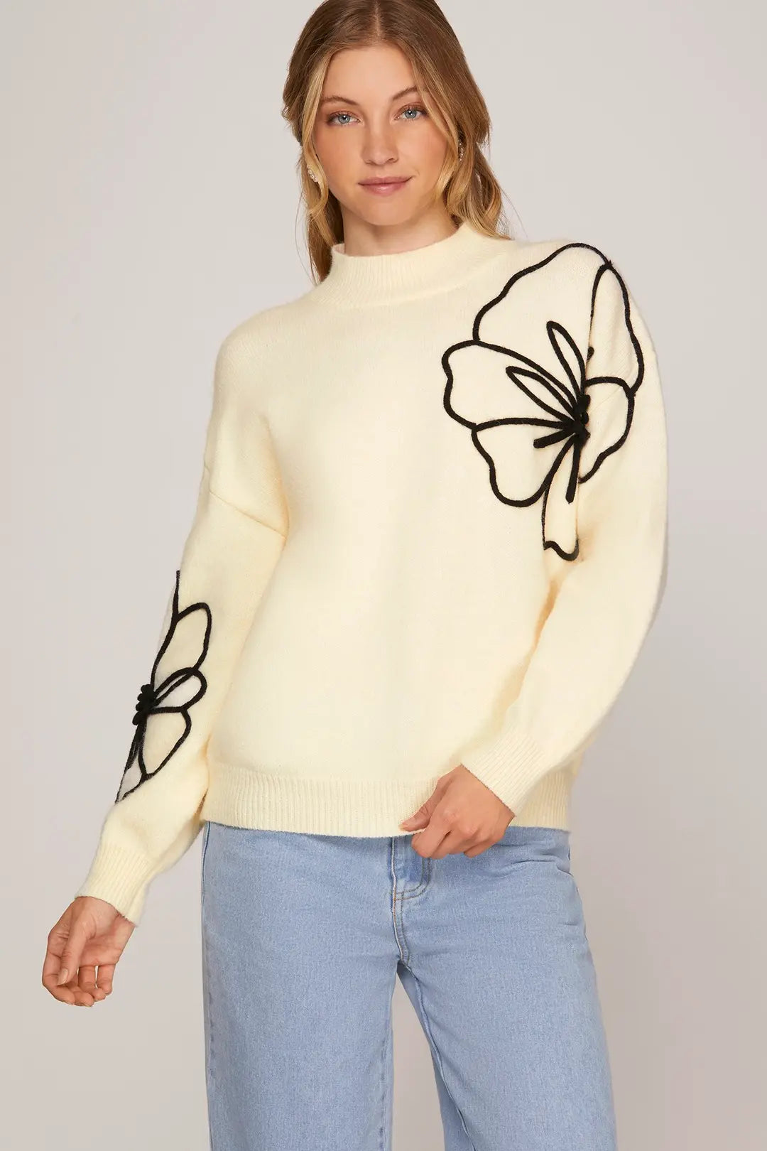 FLOWER EMBELLISHMENT SWEATER