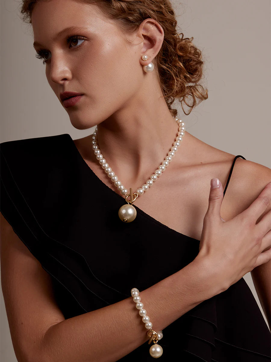 Big Pearl Necklace