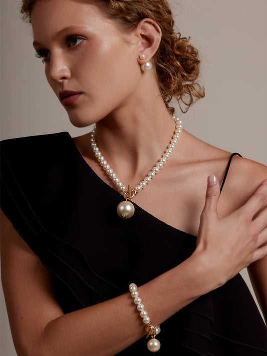 Big Pearl Necklace