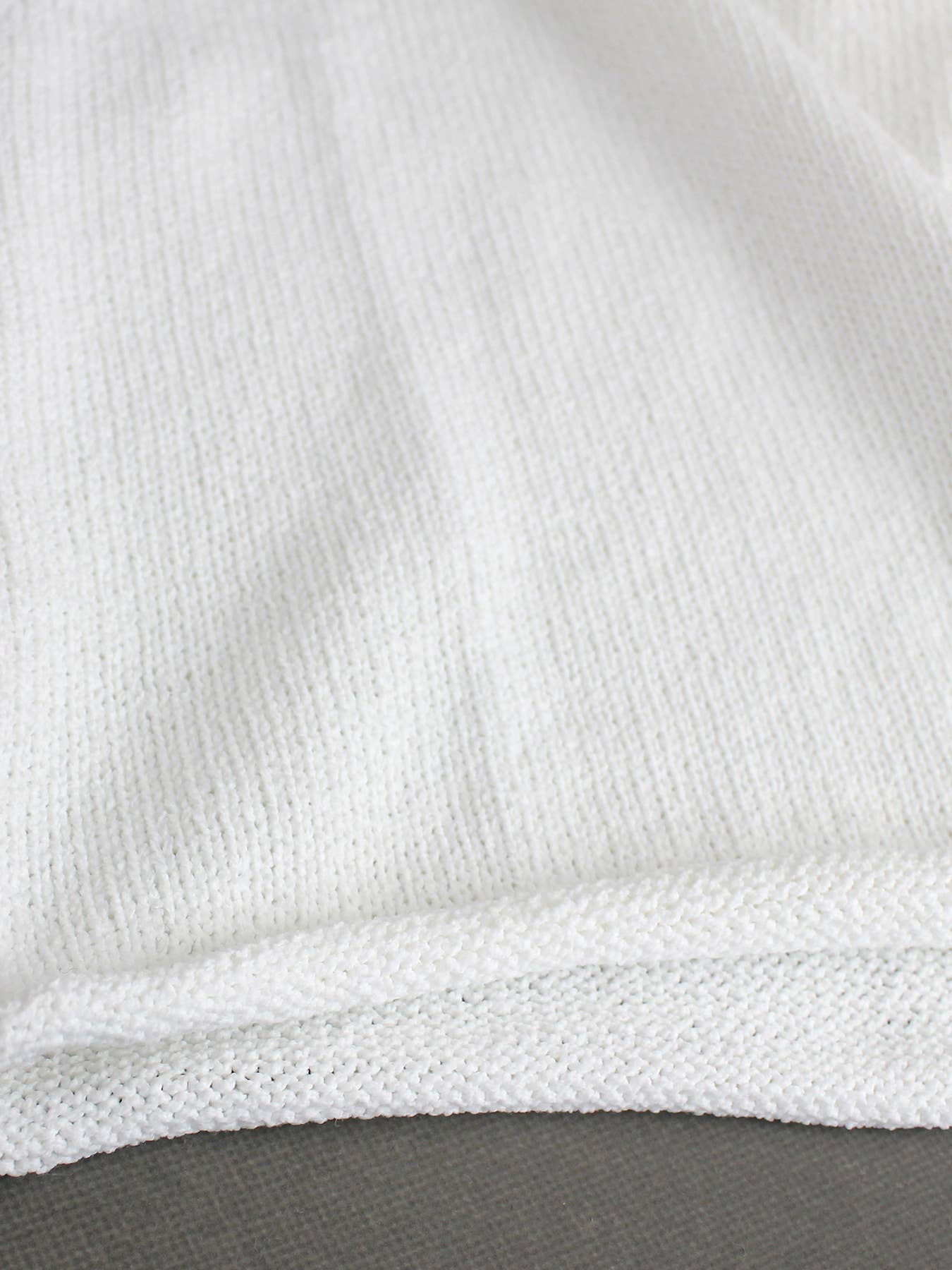 Knit crop top crew-neck tank top: White - The Season Boutique