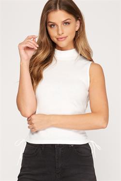 SLEEVELESS KNIT CROP TOP